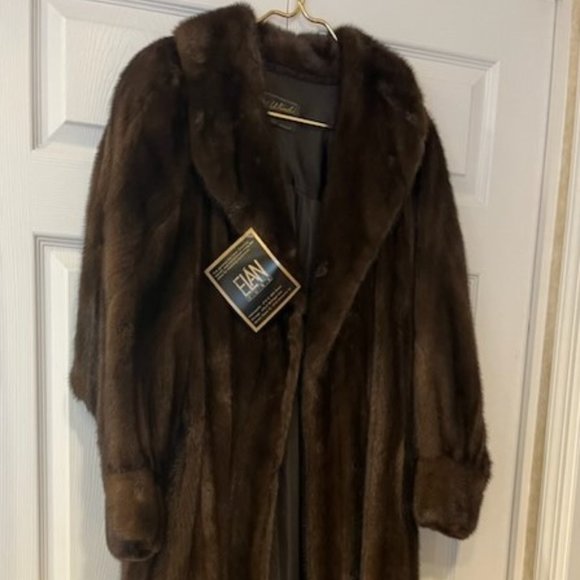 Mink Coat - Picture 3 of 10